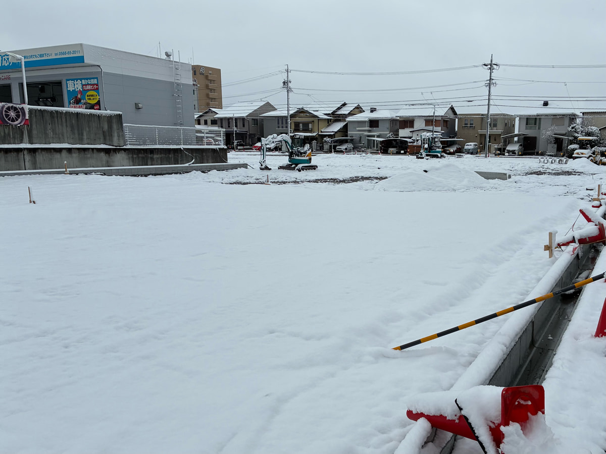 造成地も静かな雪景色